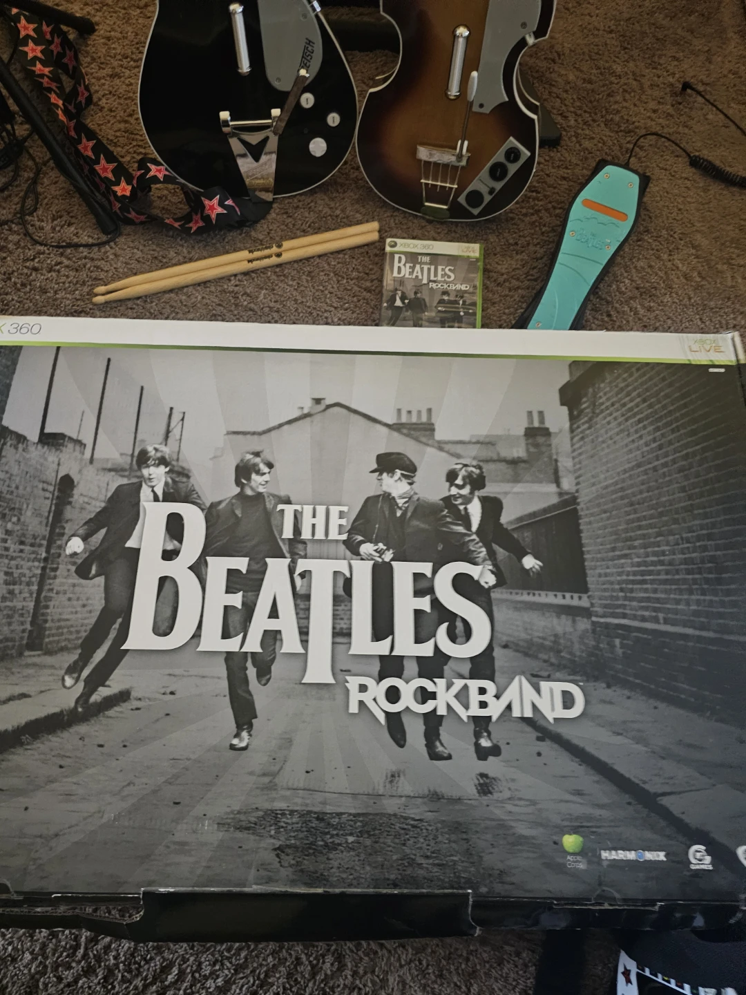 Xbox 360 Beatles Rockband Set - photo 2