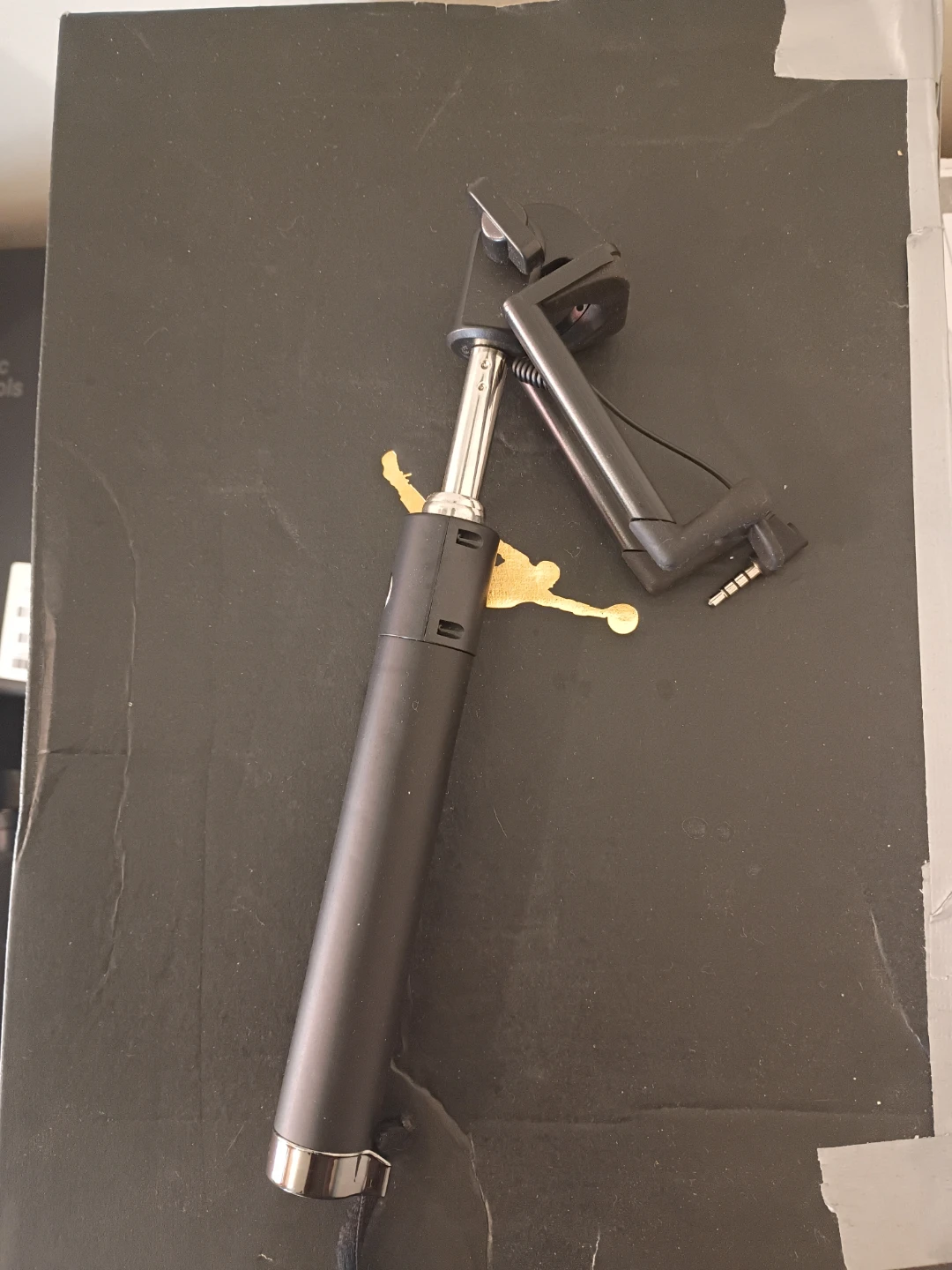 Black Selfie Stick with Built-in Cord - photo 2
