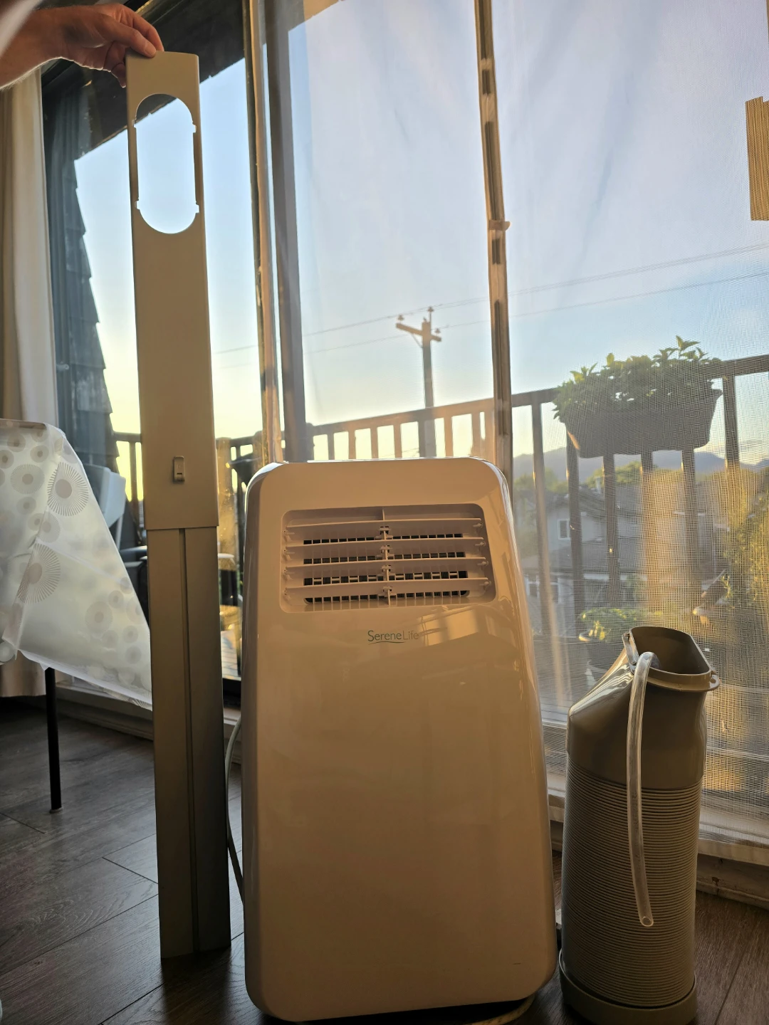 SereneLife Portable Electric Air Conditioner (8000 BTU)