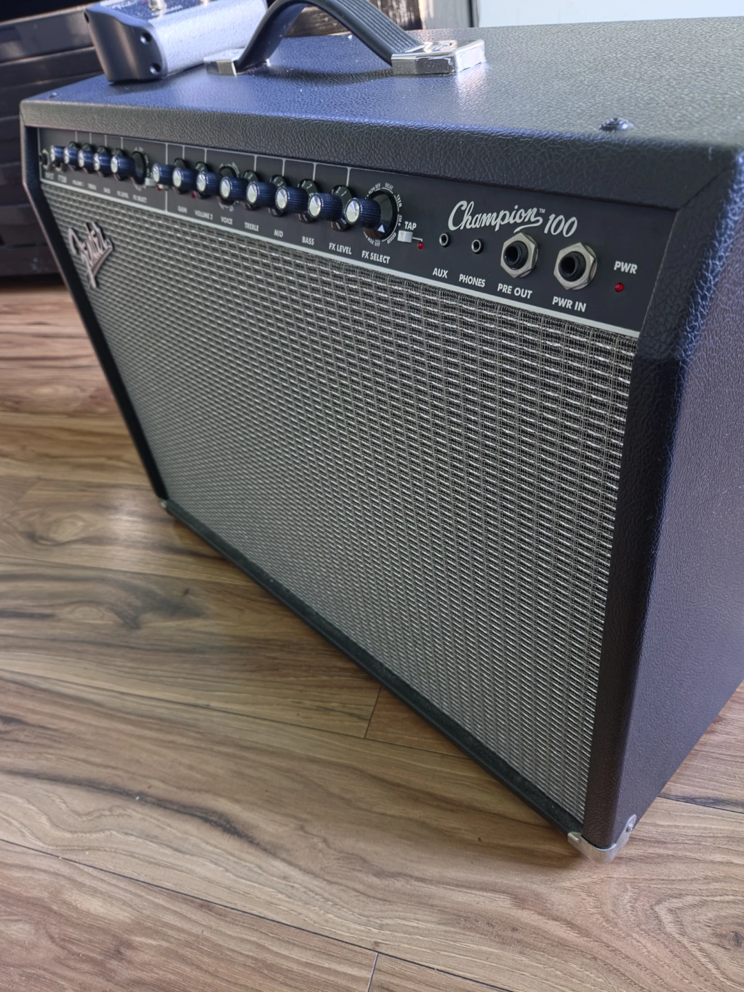 Fender Champion 100 Guitar Amplifier - photo 2