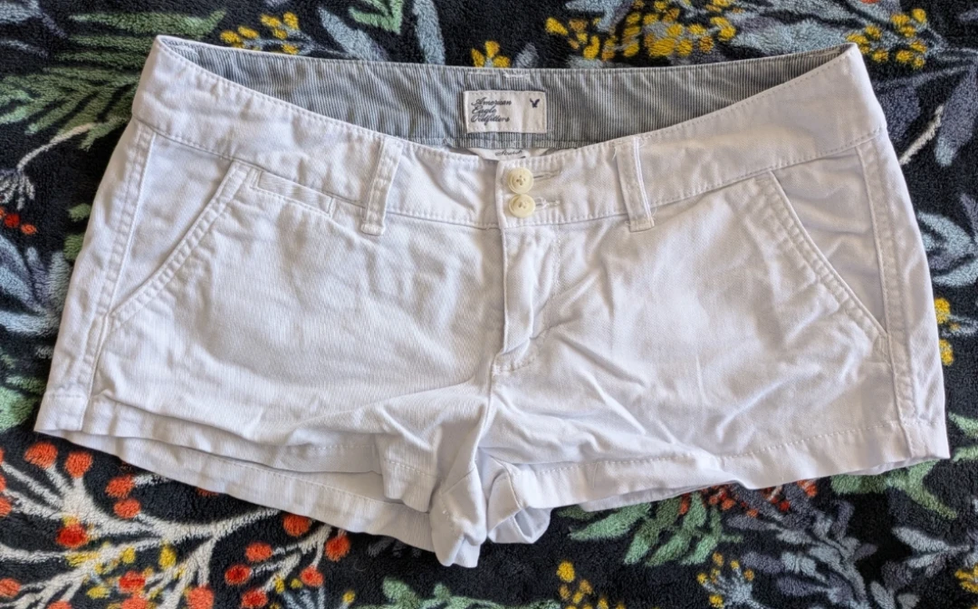 2 Pairs of Women's Shorts - Hollister & American Eagle - photo 4