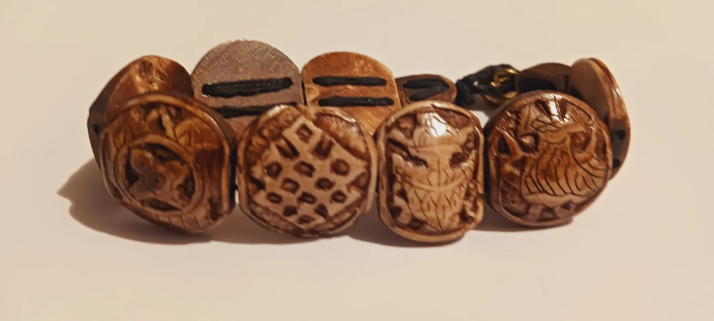 Carved scarab beetle beaded bracelet - photo 2