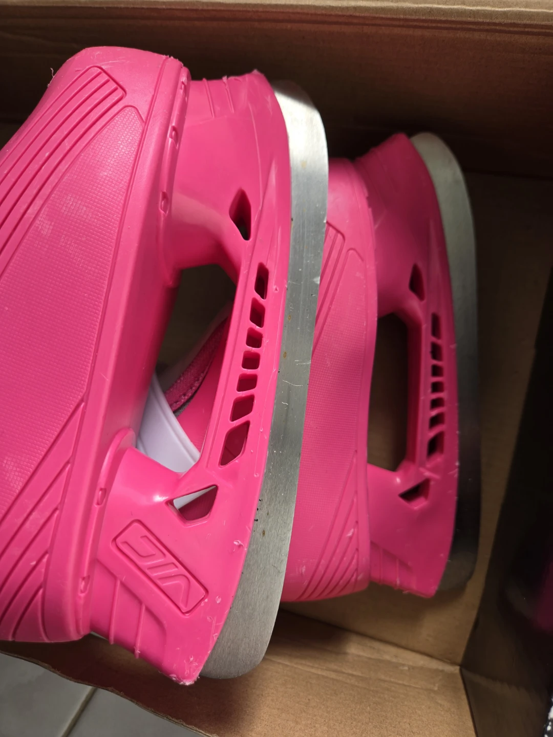 Vick Hockey Skates Size 8/9 Pink - photo 3