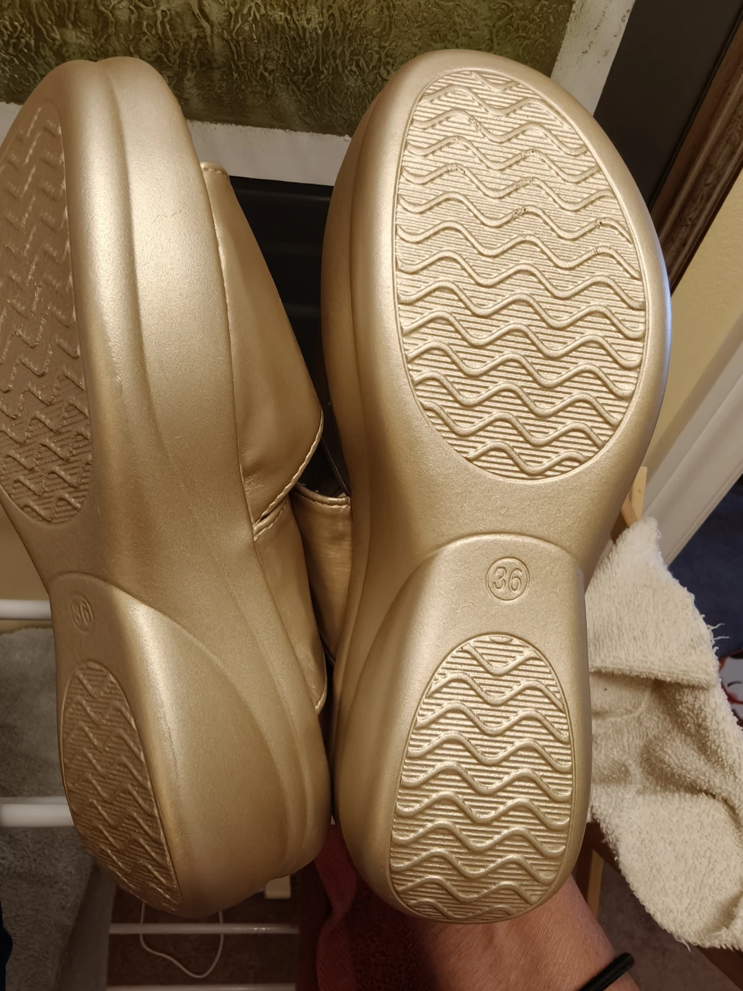 NEW Elegant Gold Wedge Sandals - Size 36 (Never Worn) - photo 3