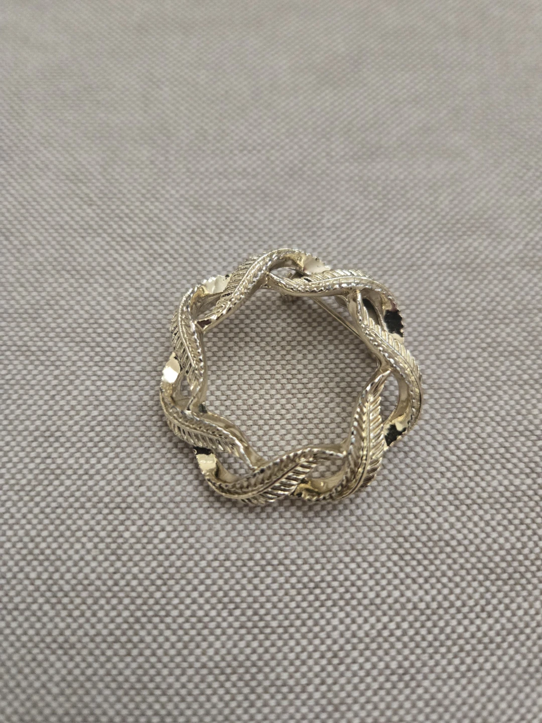 Vintage Gold-tone Feather Wreath Brooch - photo 2
