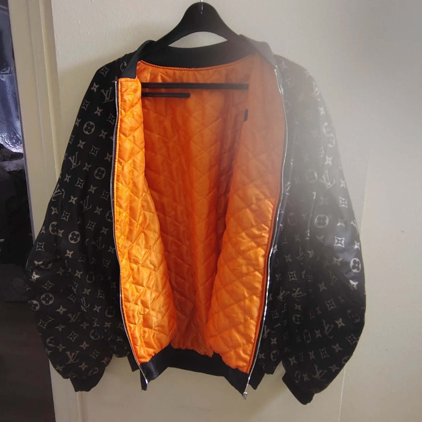 Louis Vuitton Bomber Jacket - Fake - photo 2
