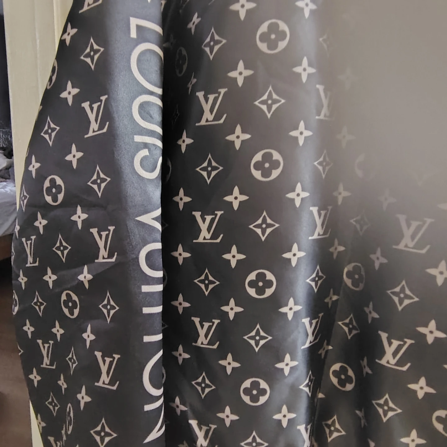Louis Vuitton Bomber Jacket - Fake - photo 3