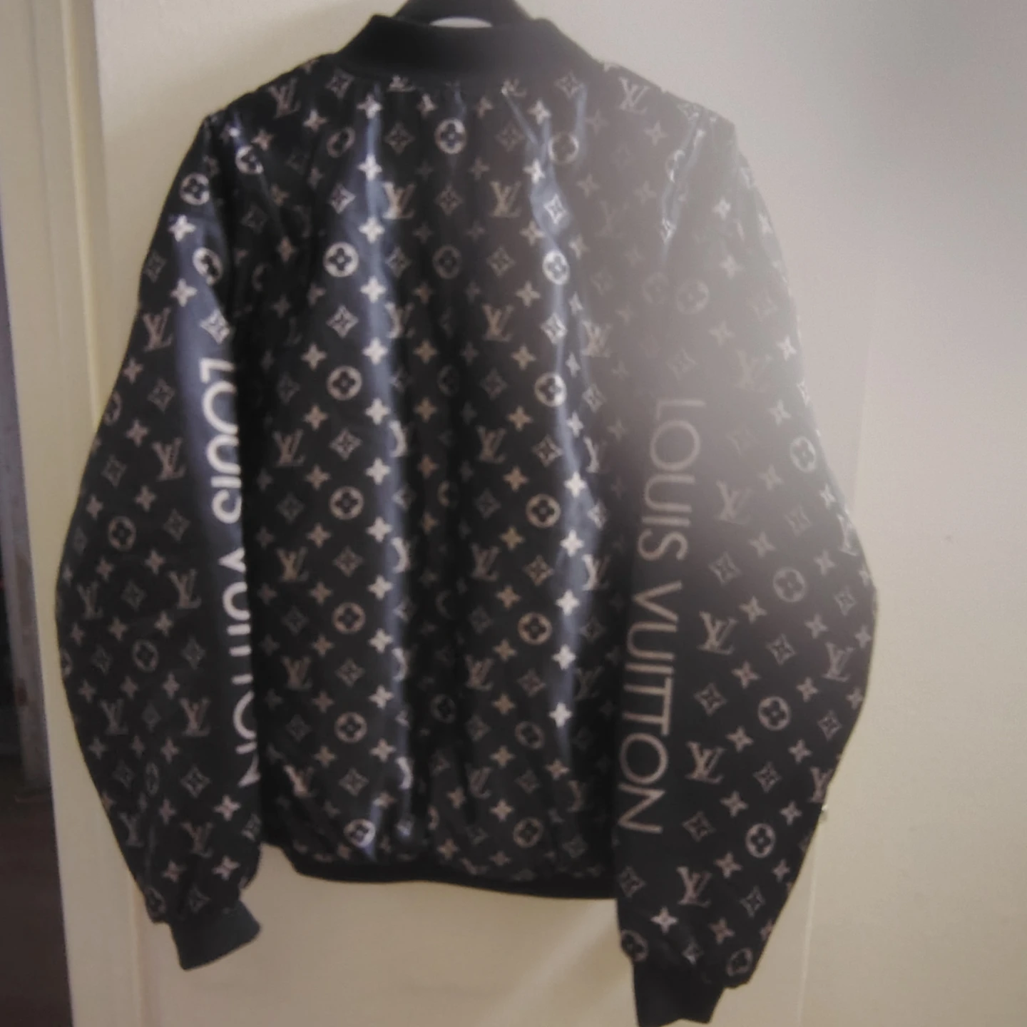 Louis Vuitton Bomber Jacket - Fake - photo 4