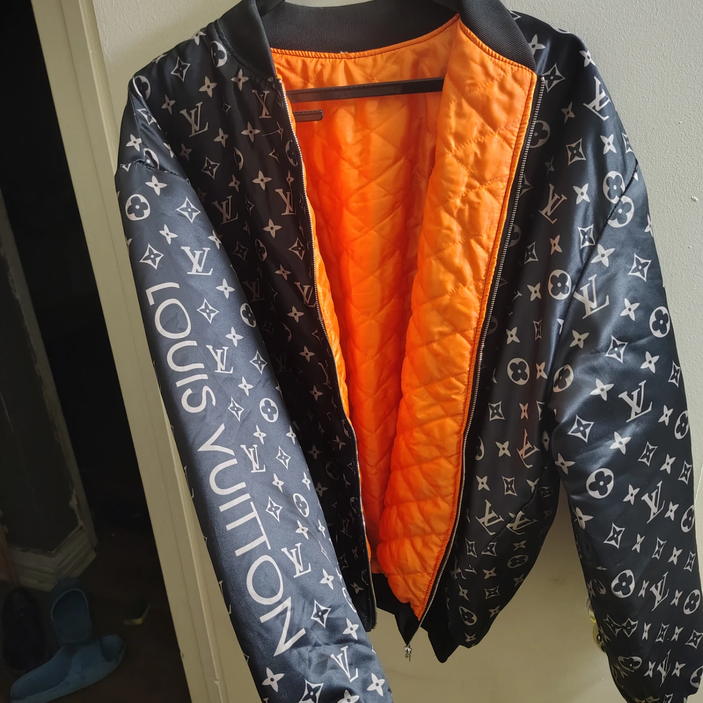Louis Vuitton Bomber Jacket - Fake - photo 5