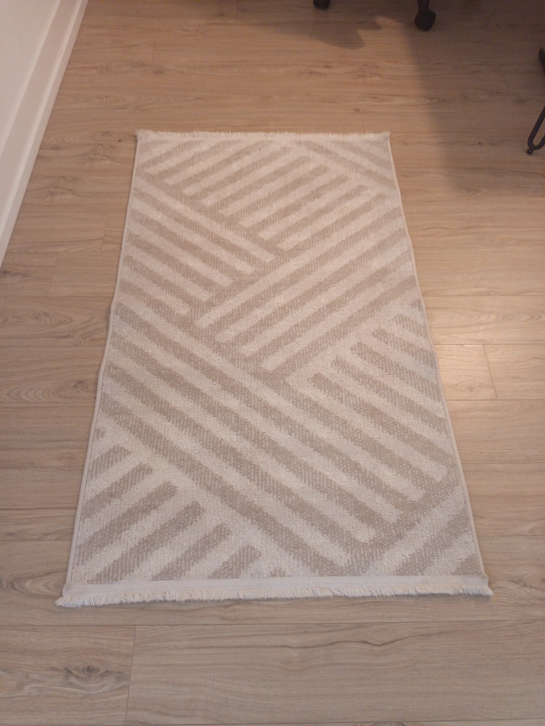 Beige and White Geometric Pattern Area Rug - photo 2