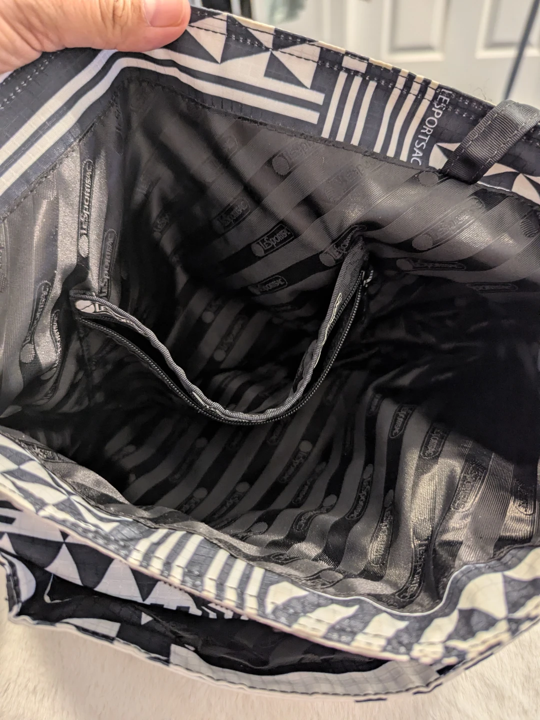 LeSportsac Black and White Geometric Print Shoulder Bag - photo 3