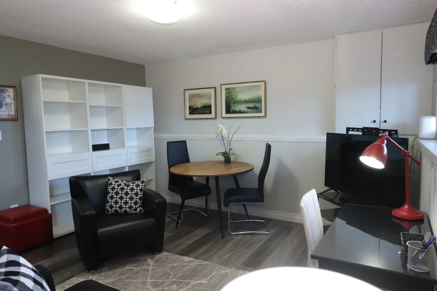 All-Inclusive Executive Furnished Studio Suite – Riverbend - photo 4