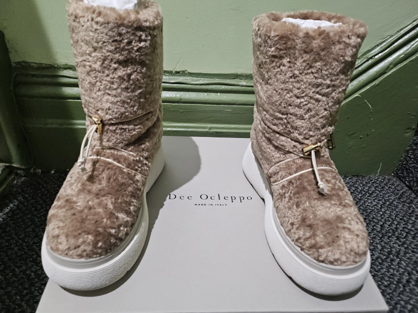 Dee Ocleppo Women's Brown Sherling Platform Boots - photo 2