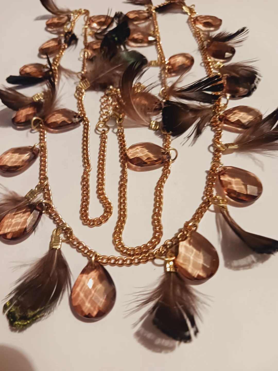 Gold-tone Necklace with Feathers and Amber-colored Gems - photo 4