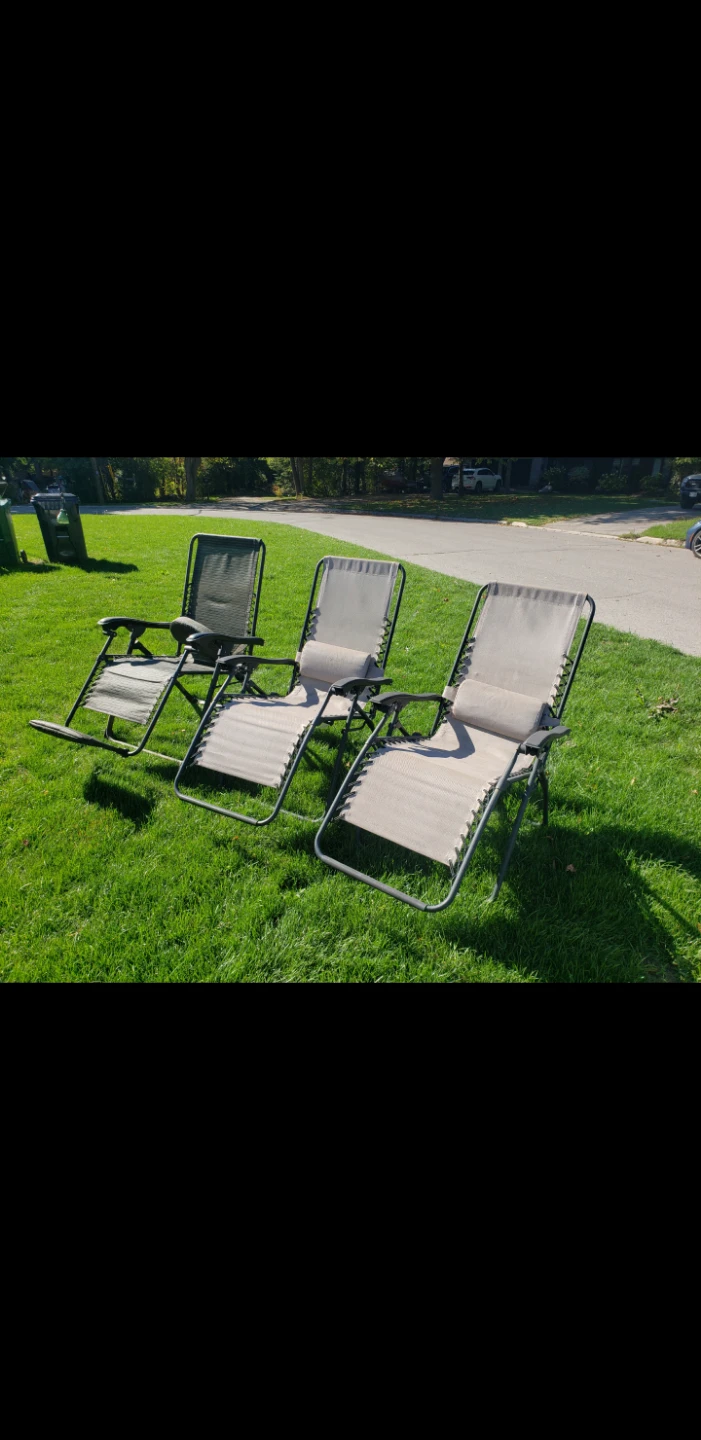 3 Zero Gravity Chairs