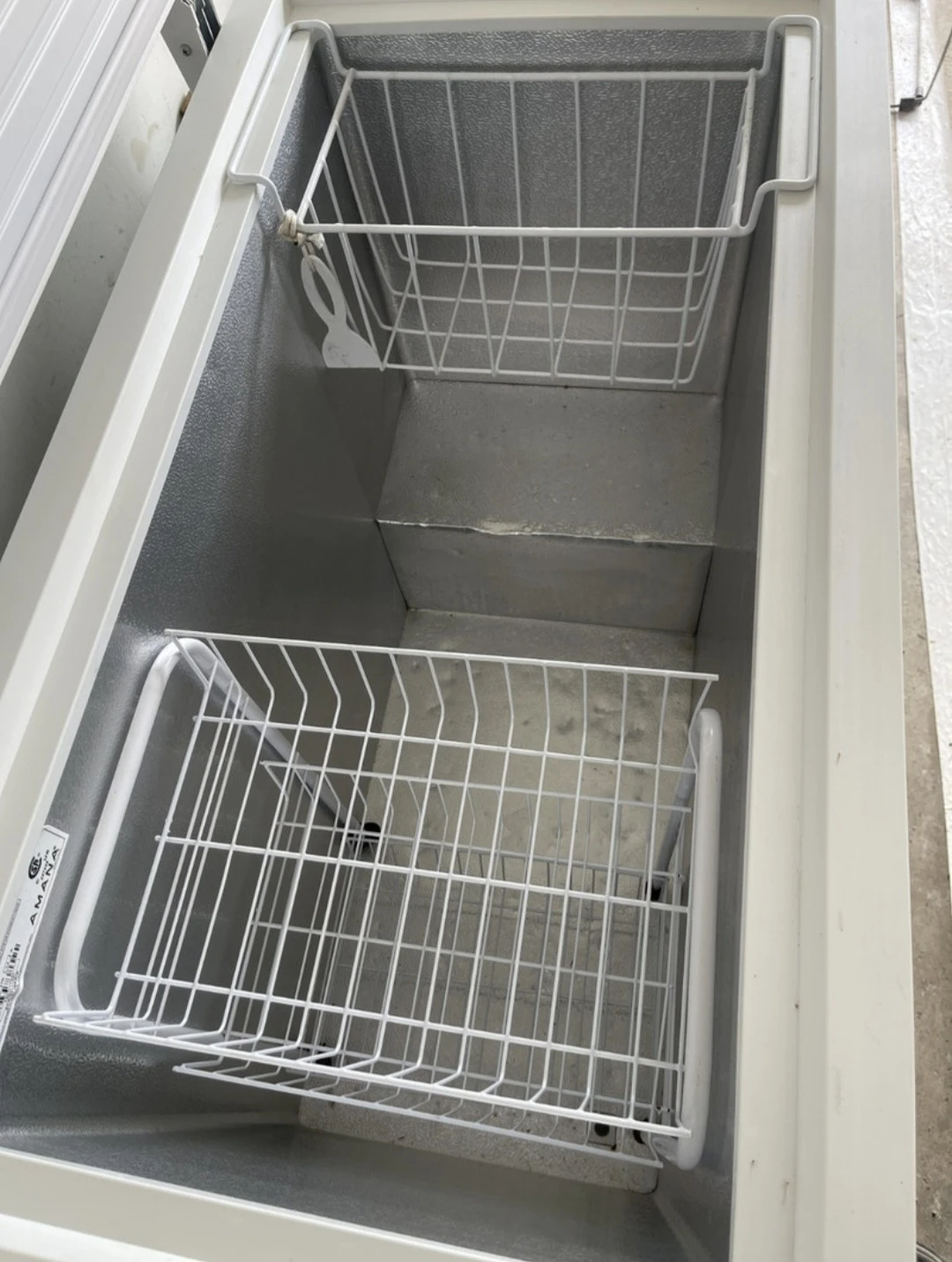 Amana Chest Freezer - 7.0 Cu. Ft - Great Condition - photo 4
