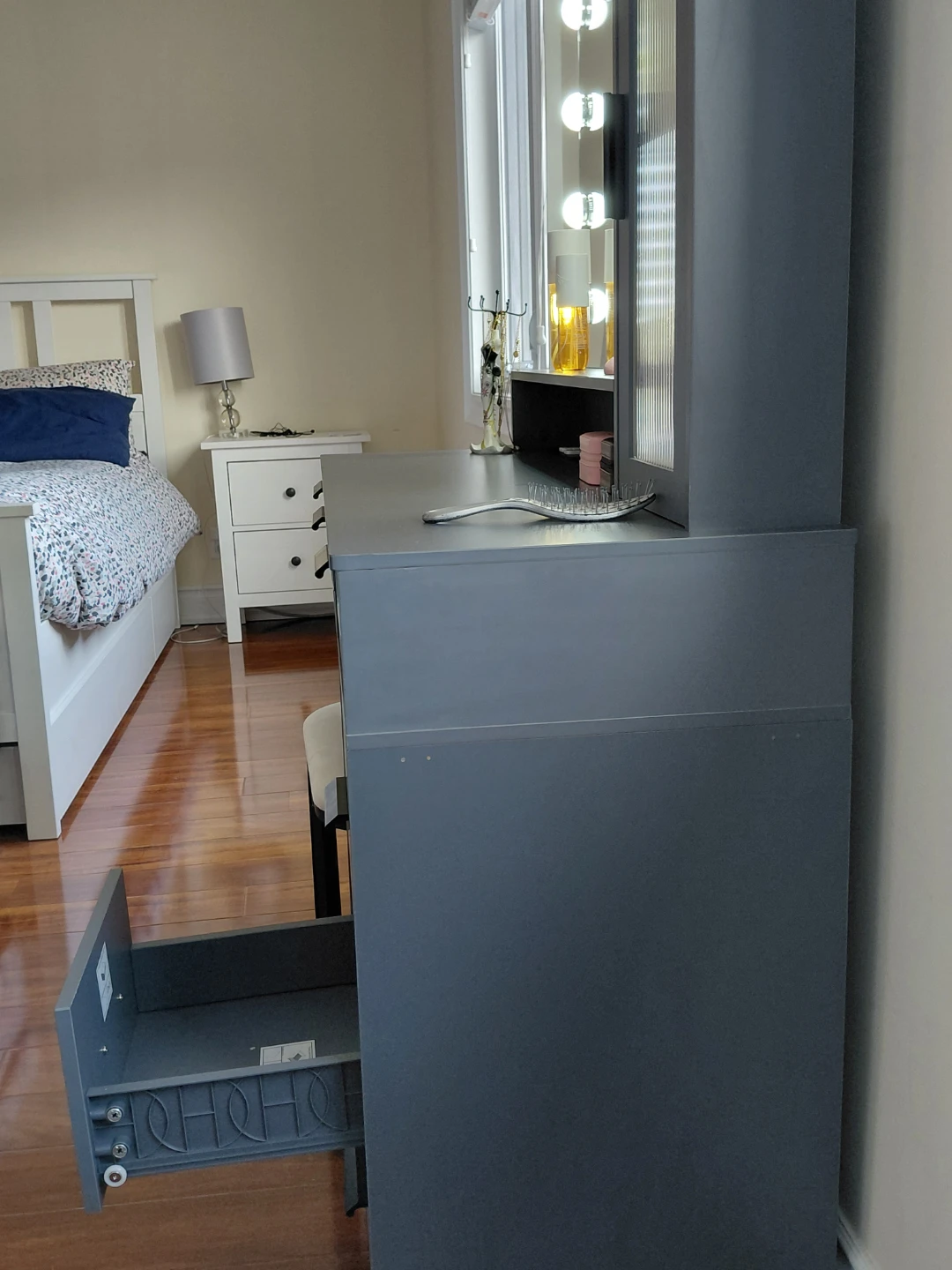 Grey Vanity Desk with Lighted Mirror and Stool - photo 4