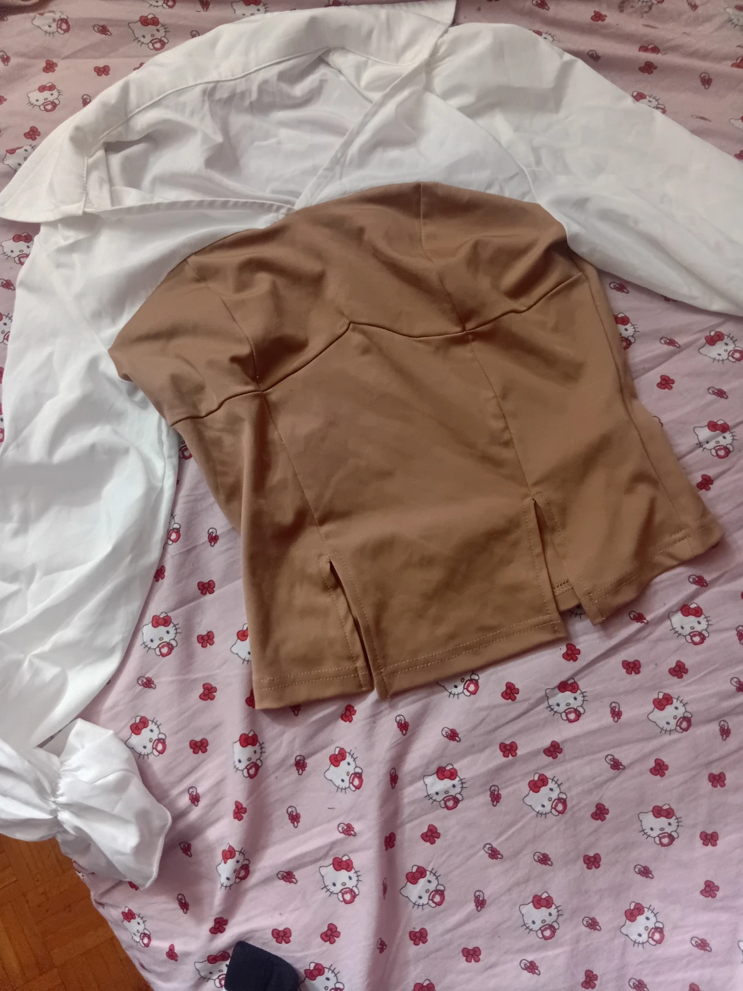Women's White Collared Shirt and Brown Top Set - photo 4