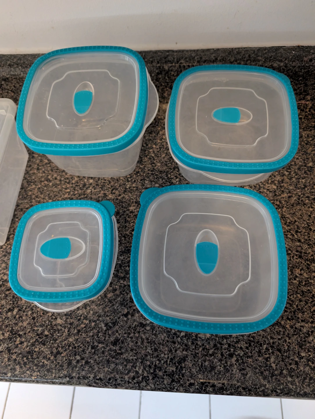 Set of 5 Plastic Food Storage Containers - photo 3