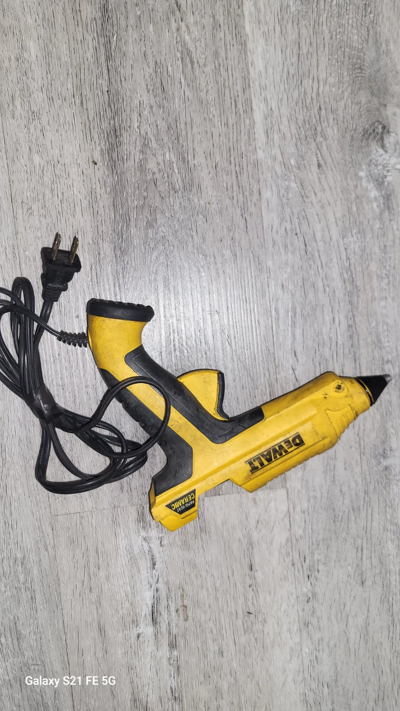 DEWALT 120V 70W Hot Glue Gun - photo 3
