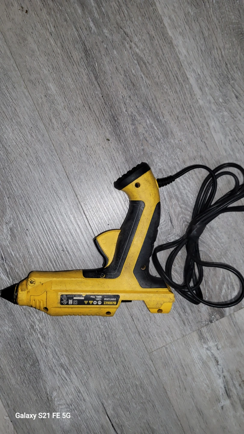 DEWALT 120V 70W Hot Glue Gun - photo 4