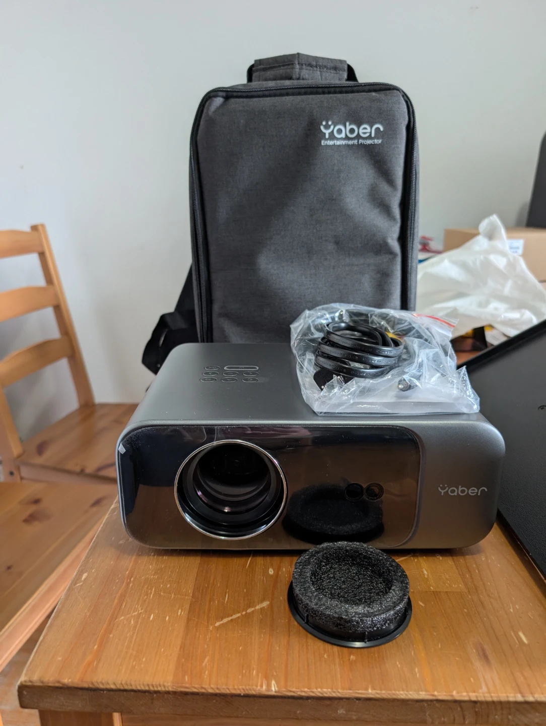 Yaber Entertainment Projector with Carrying Bag - photo 2