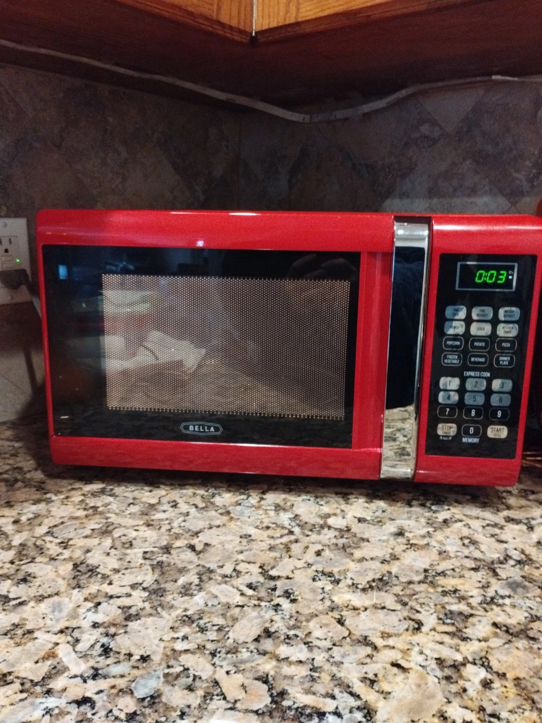 Bella 900W Red Microwave Oven