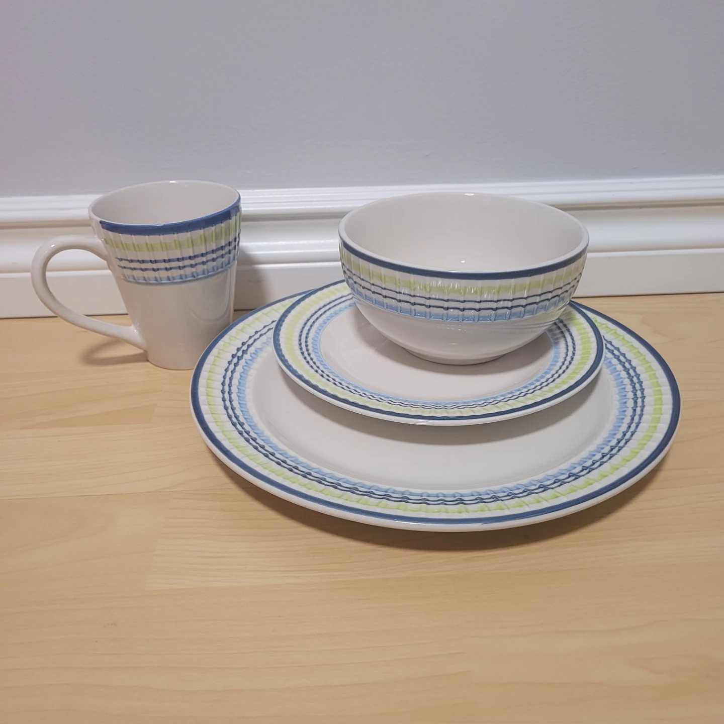 Ceramic Dinnerware Set - 4 of each - photo 2