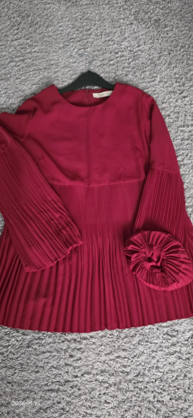 Hewes Pleated Long Sleeve Blouse - Red - Size M - photo 2