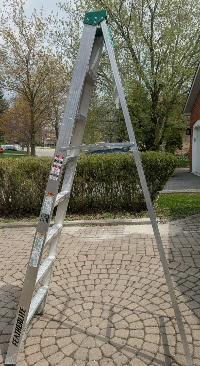 Featherlite FL-2210-08 8 ft. Aluminum Step Ladder - photo 3