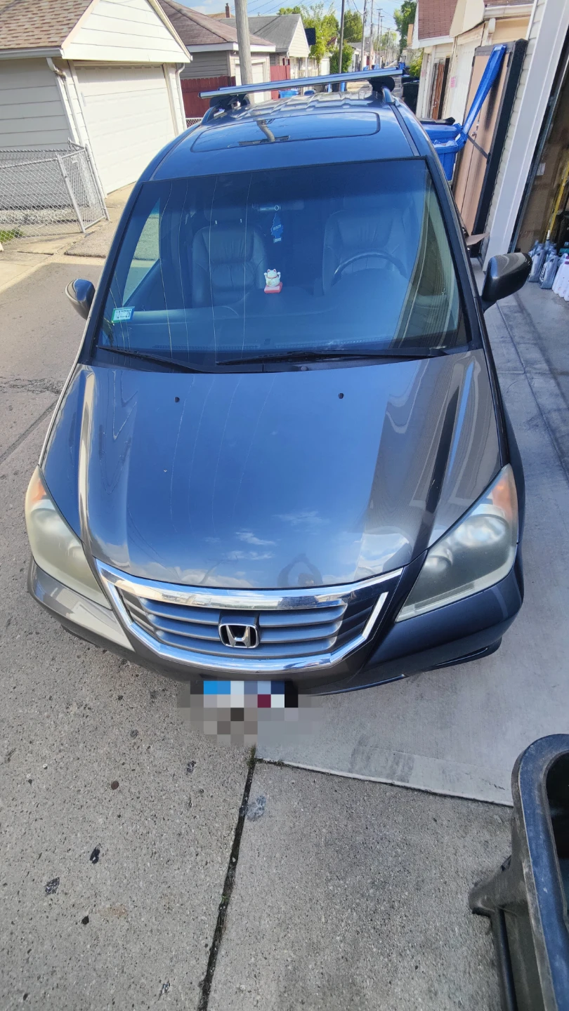 Honda Odyssey Van with Roof Rack - photo 2
