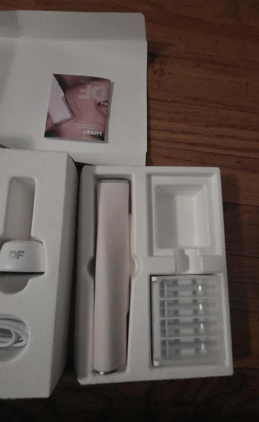 DERMAFLASH LUXE+ Sonic Dermaplaning + Peach Fuzz Removal Device - photo 2