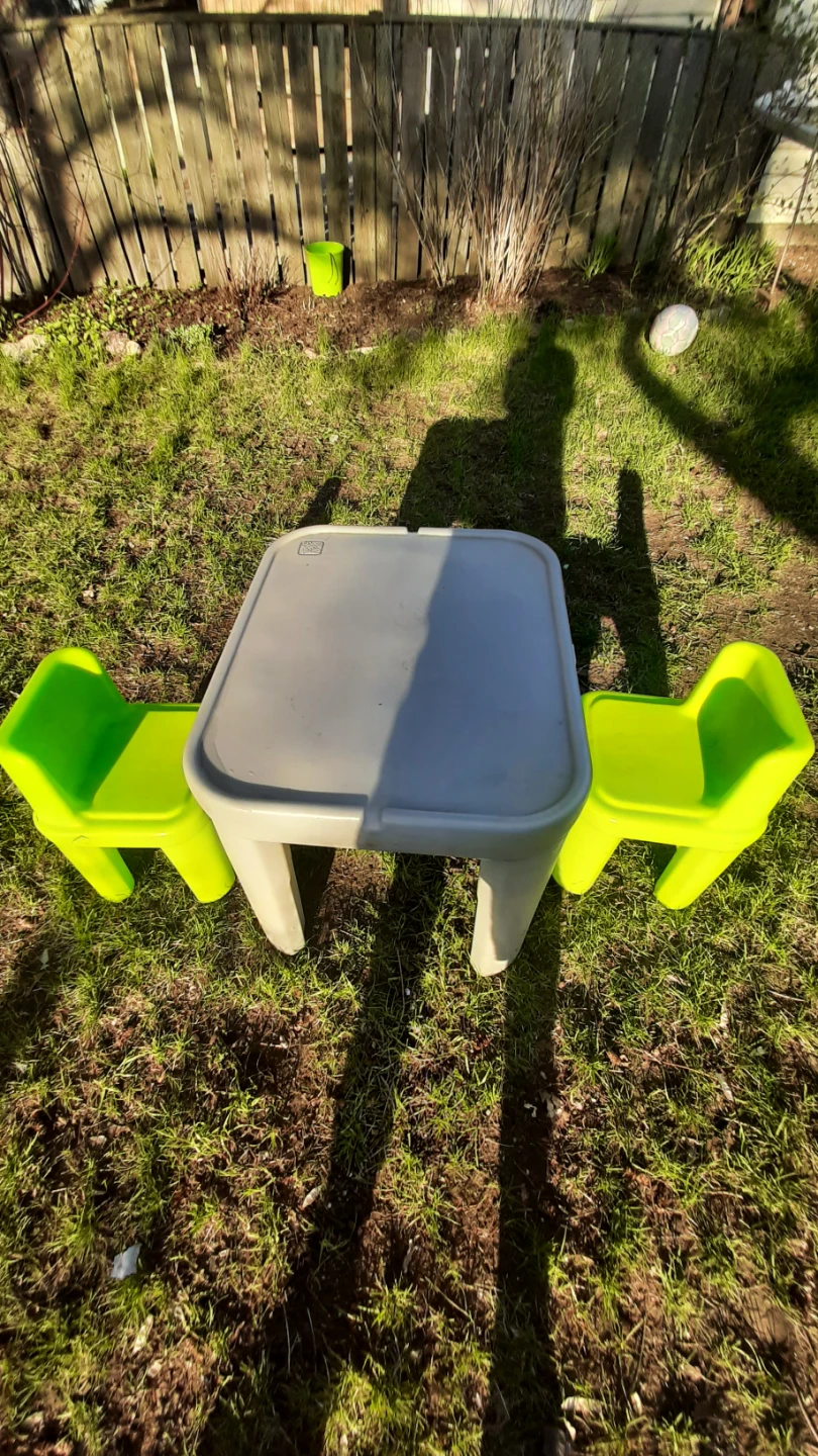 Step2 Kids Table and 2 Chairs Set