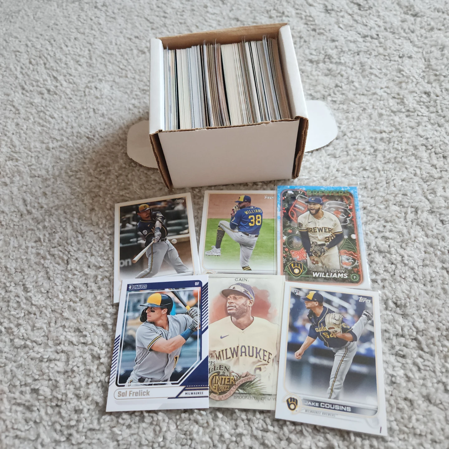 Milwaukee Brewers, 100 Baseball Cards Team lot - photo 2