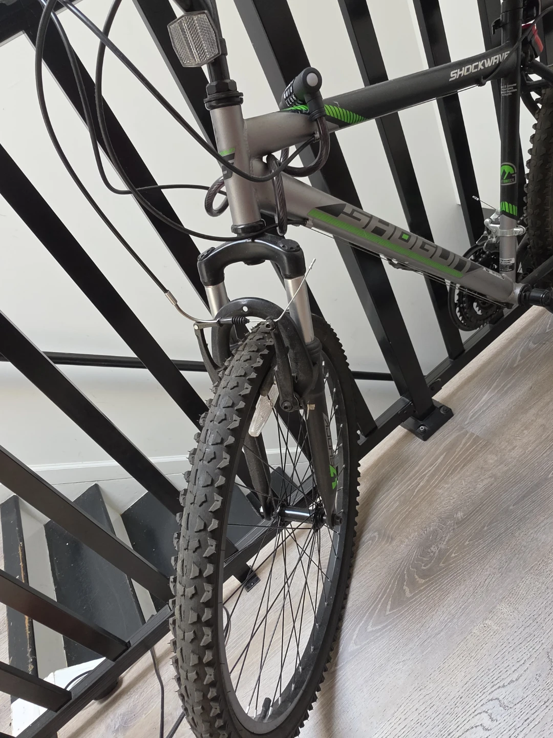 SHADOW Shockwave Mountain Bike