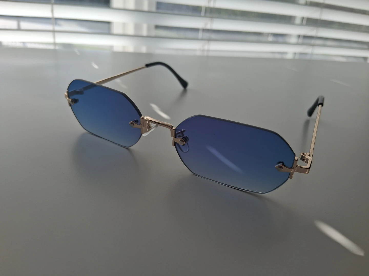 Premium Cool Blue Sunglassess + Case 12 x 12cm - photo 3