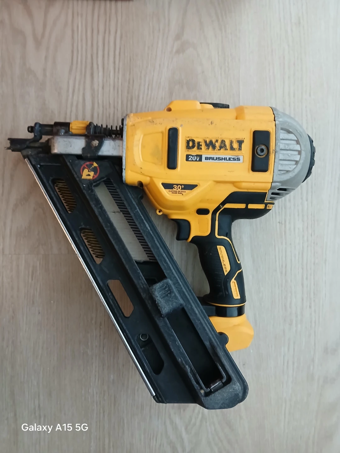 DEWALT DCN 692B 20V Brushless Cordless Framing Nailer - photo 2