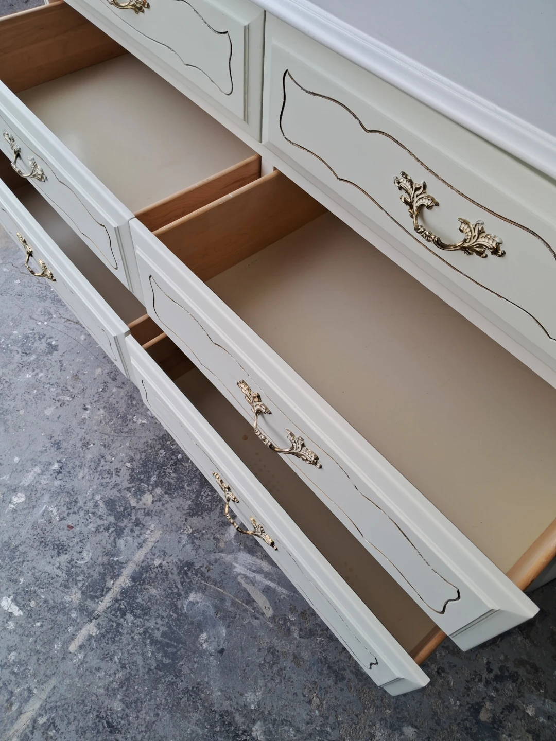 White Six-Drawer Dresser - photo 3