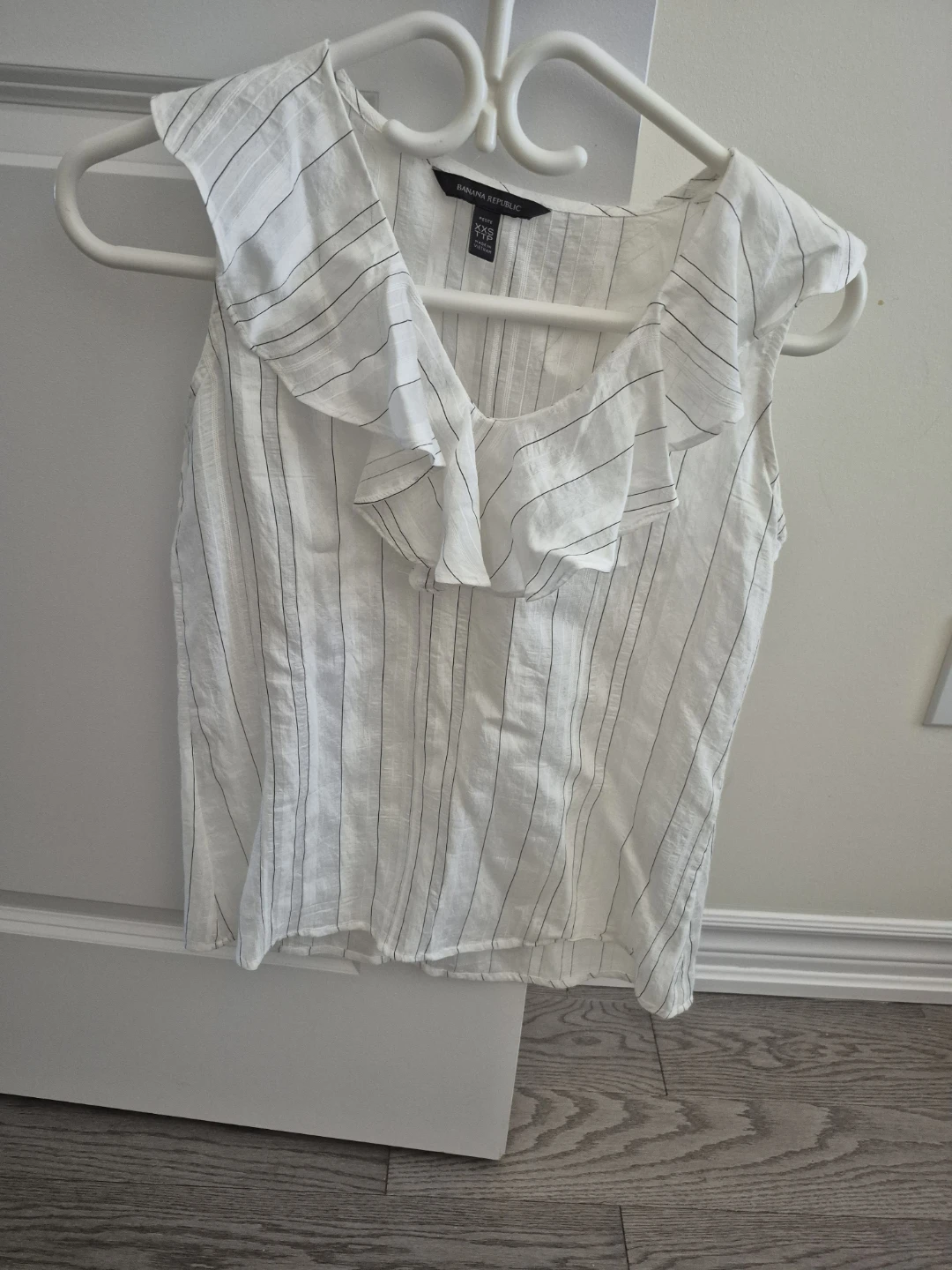 Banana Republic Petite XXS TTP White Striped Ruffle Top