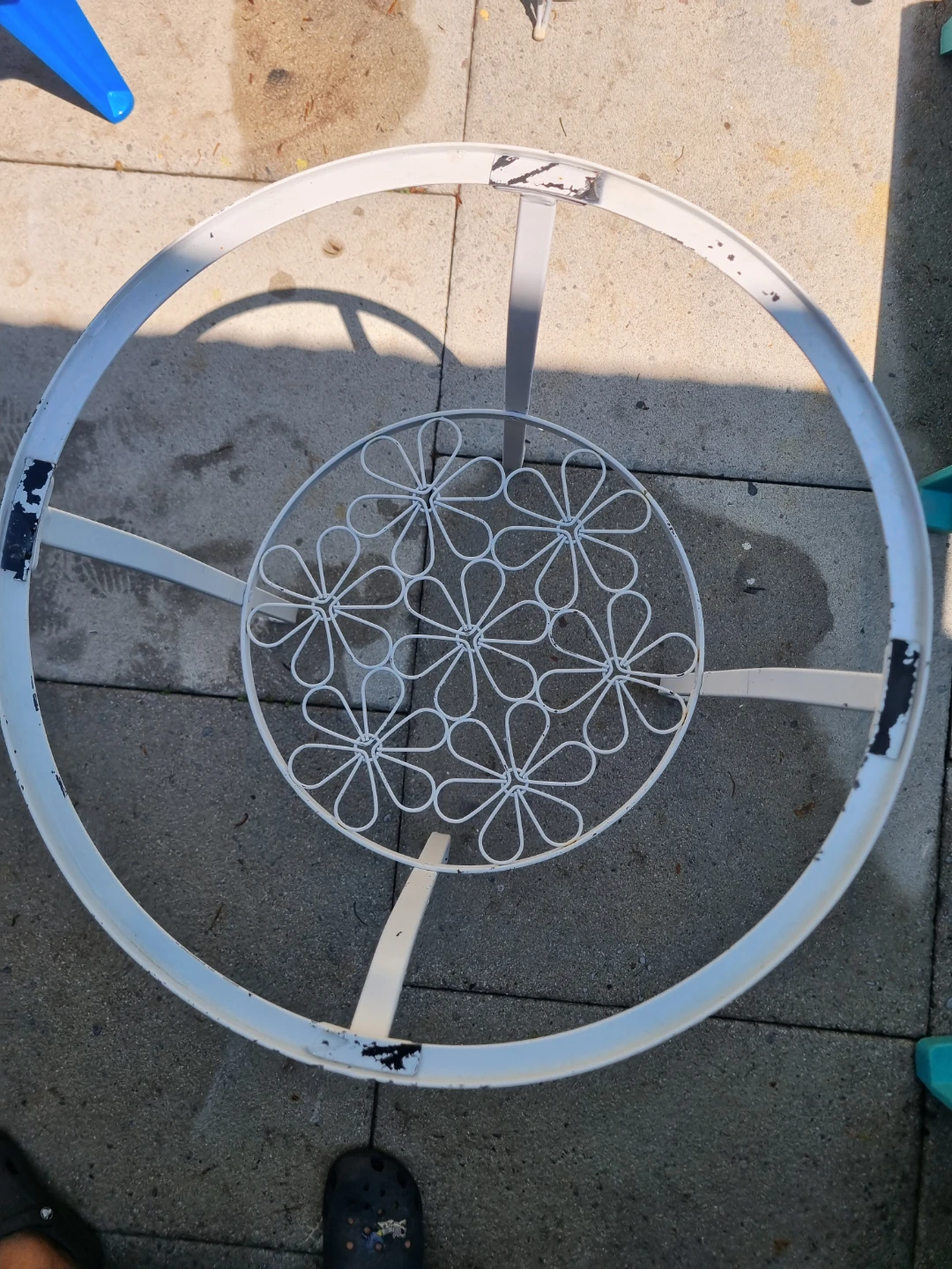 White Metal Side Table with Glass Top - photo 4