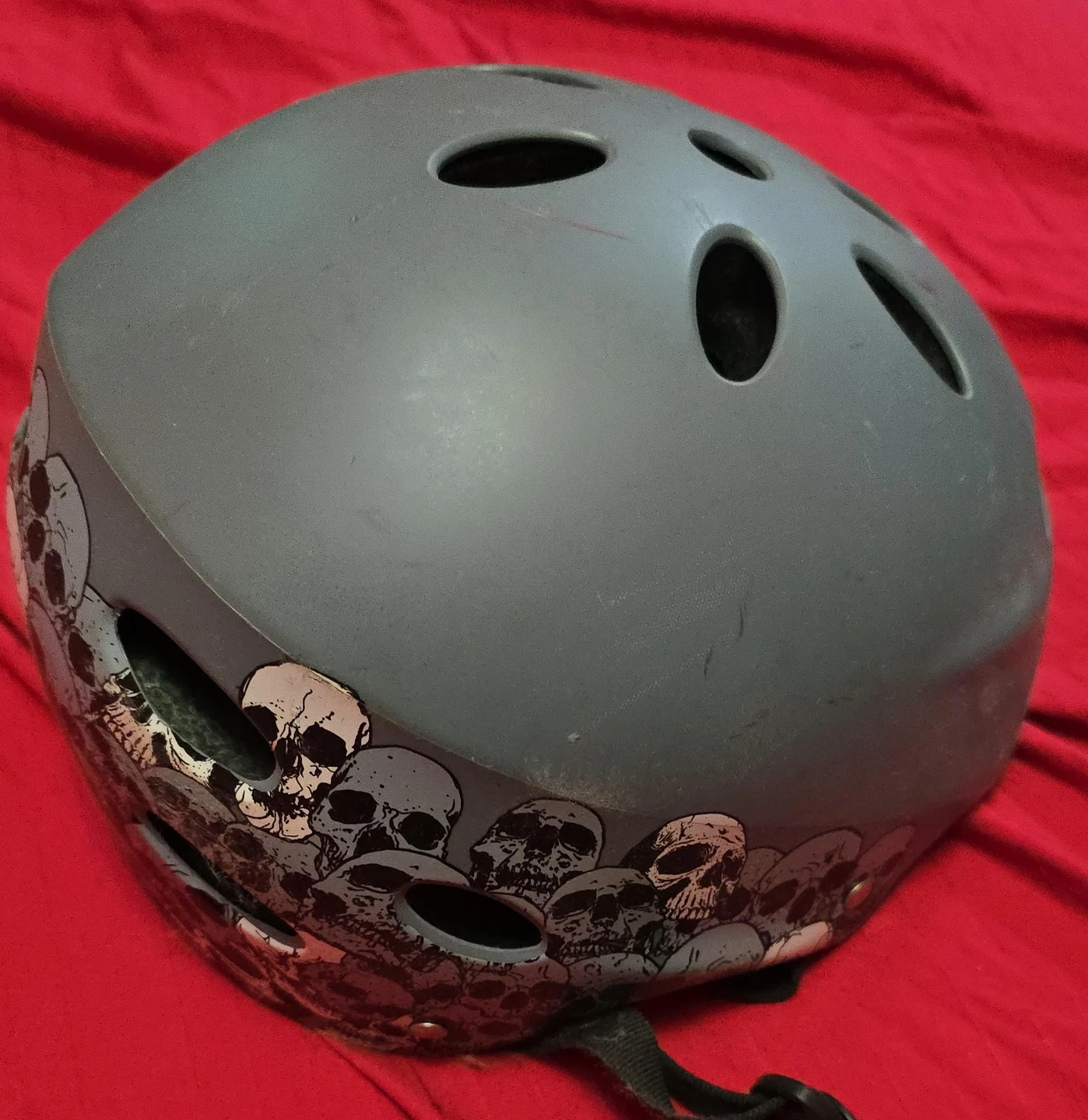 Skateboard with Skull Helmet - photo 2
