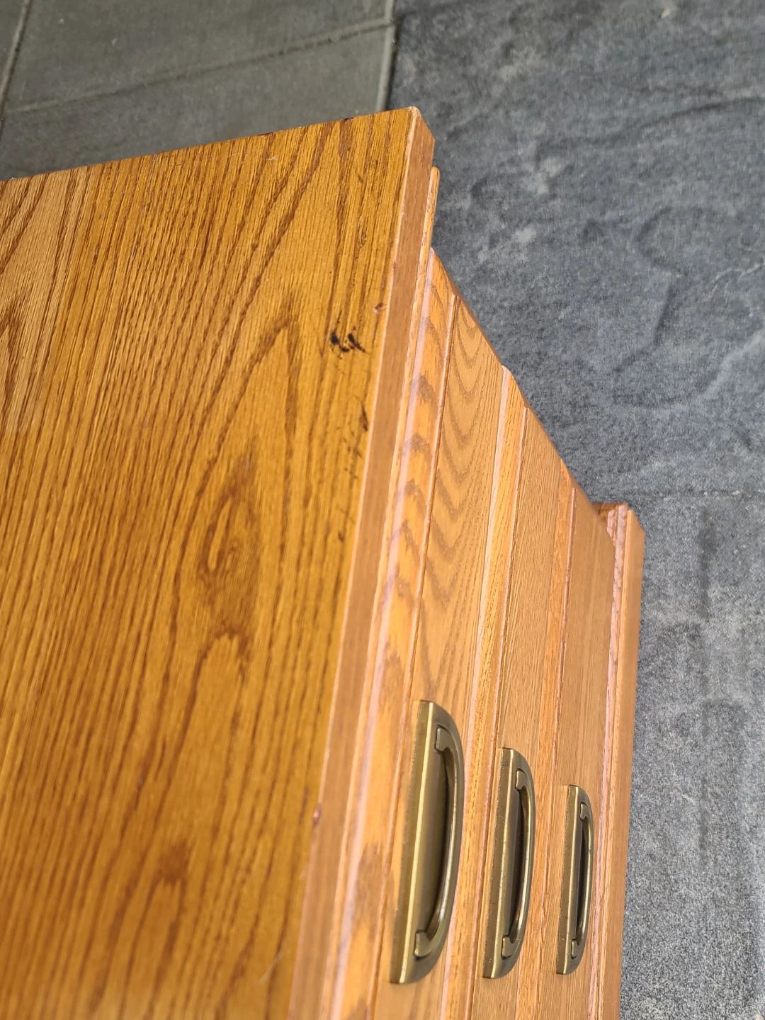 Pair of Oak Nightstands - photo 3