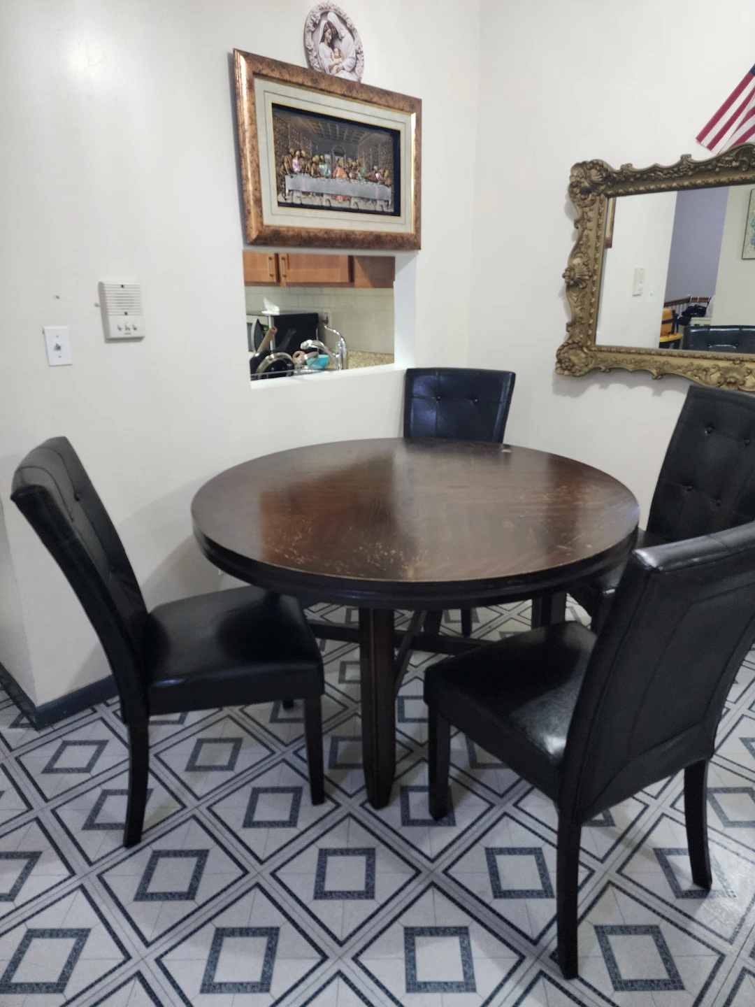 Round Dining Table and 4 Chairs Set - photo 3