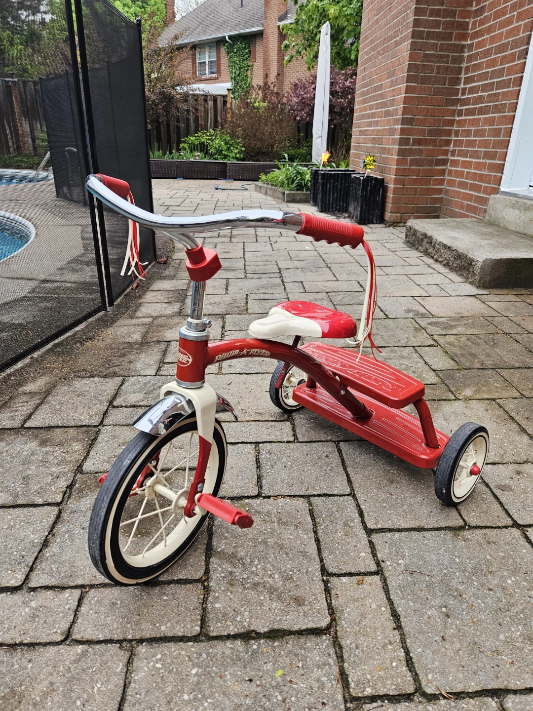 Radio Flyer Classic Red Tricycle - photo 2