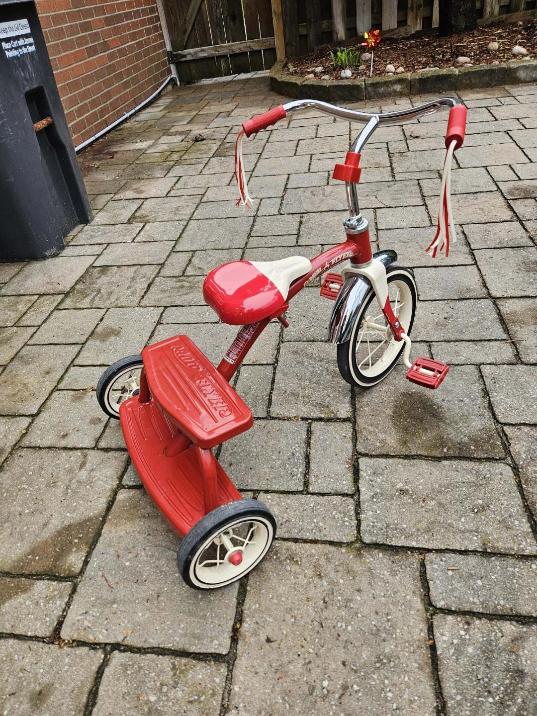 Radio Flyer Classic Red Tricycle - photo 3