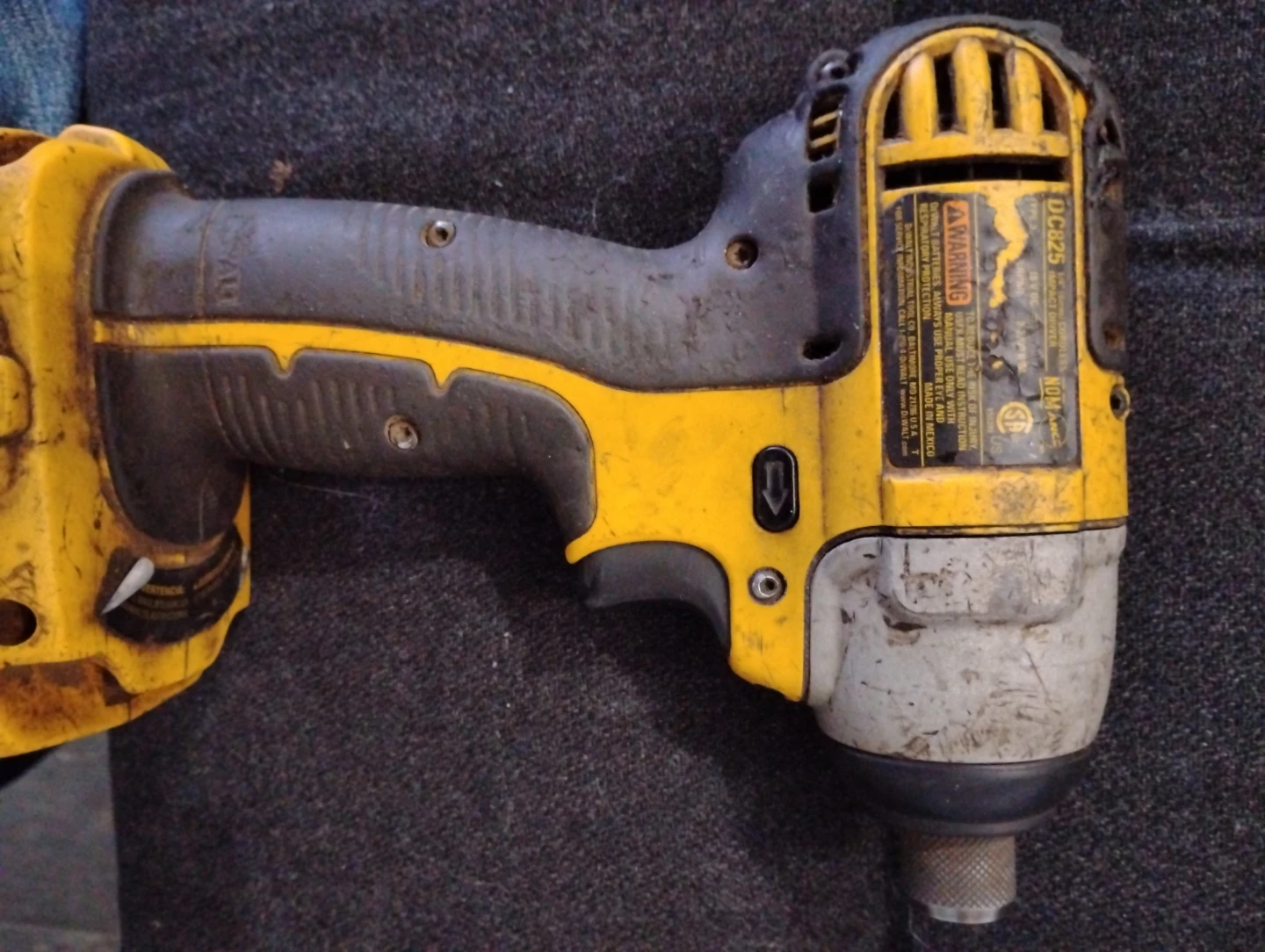 DeWalt DC825 1/4" Cordless Impact Driver - photo 3