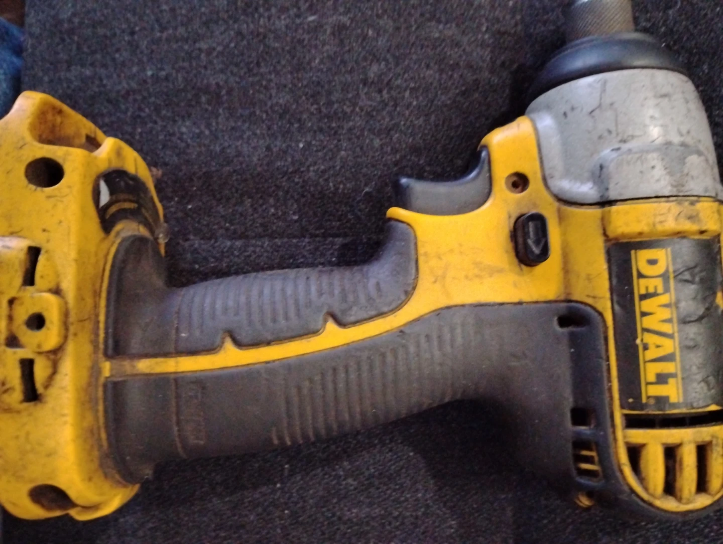 DeWalt DC825 1/4" Cordless Impact Driver - photo 4