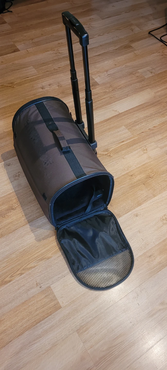Pet travel carrier hard sided w wheels & handle