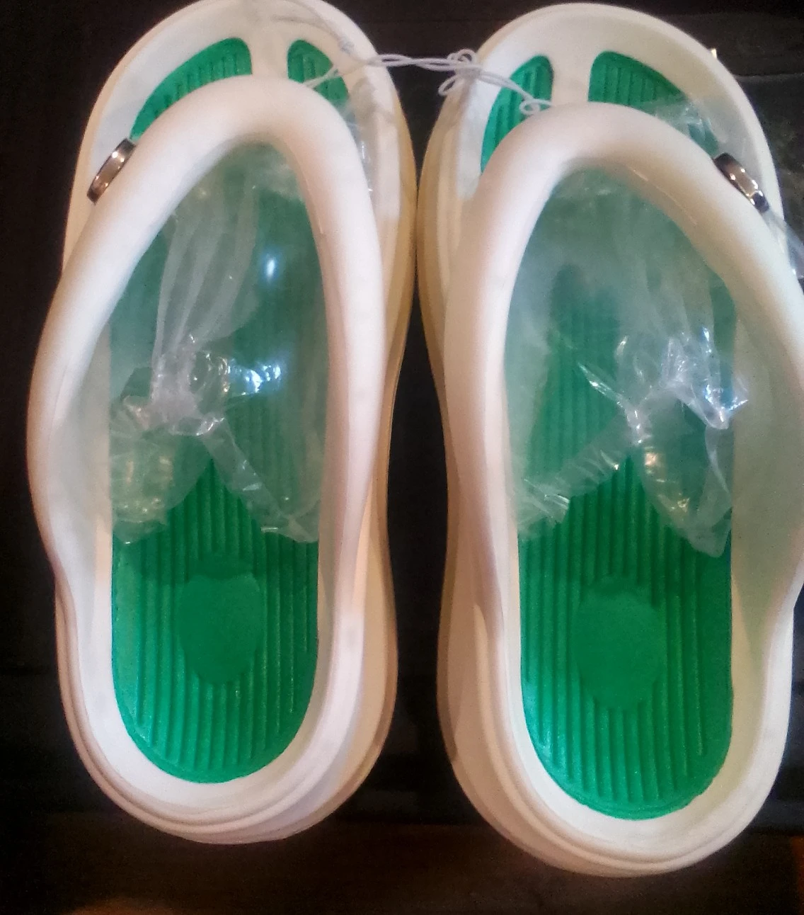 Gucci Flip Flops White Green Size 8 - photo 2