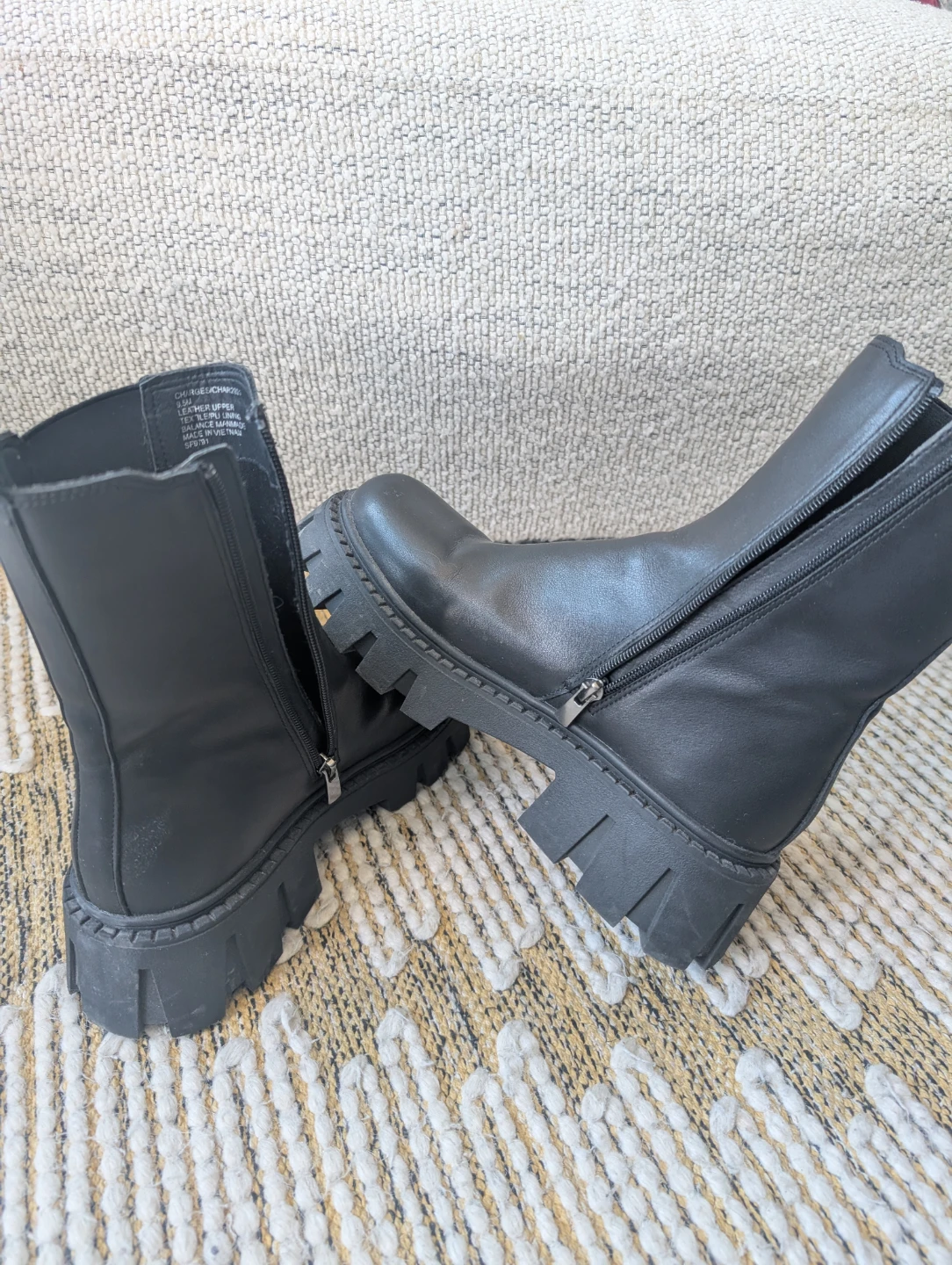 Steve Madden Black Leather Chelsea Boots - Size 9.5 - photo 3